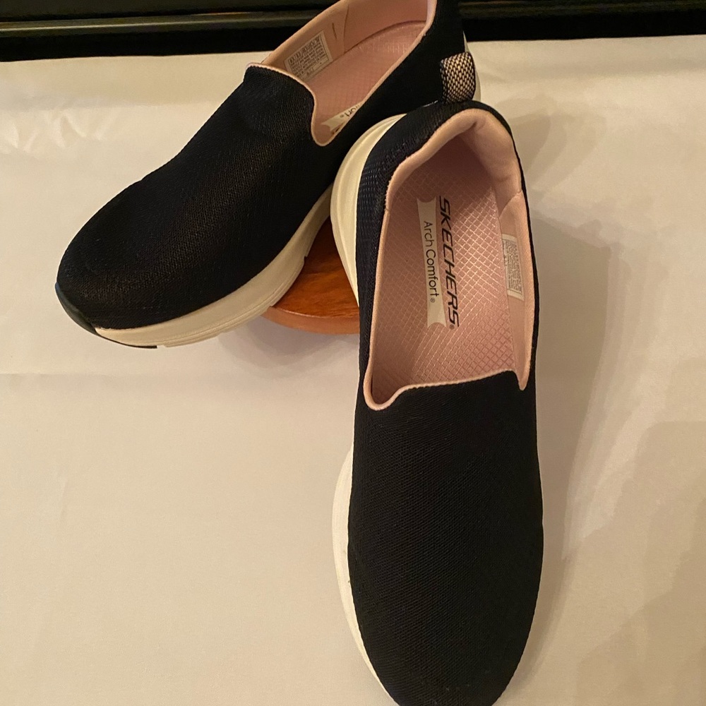 Skechers Arch Comfort Slip On Shoes